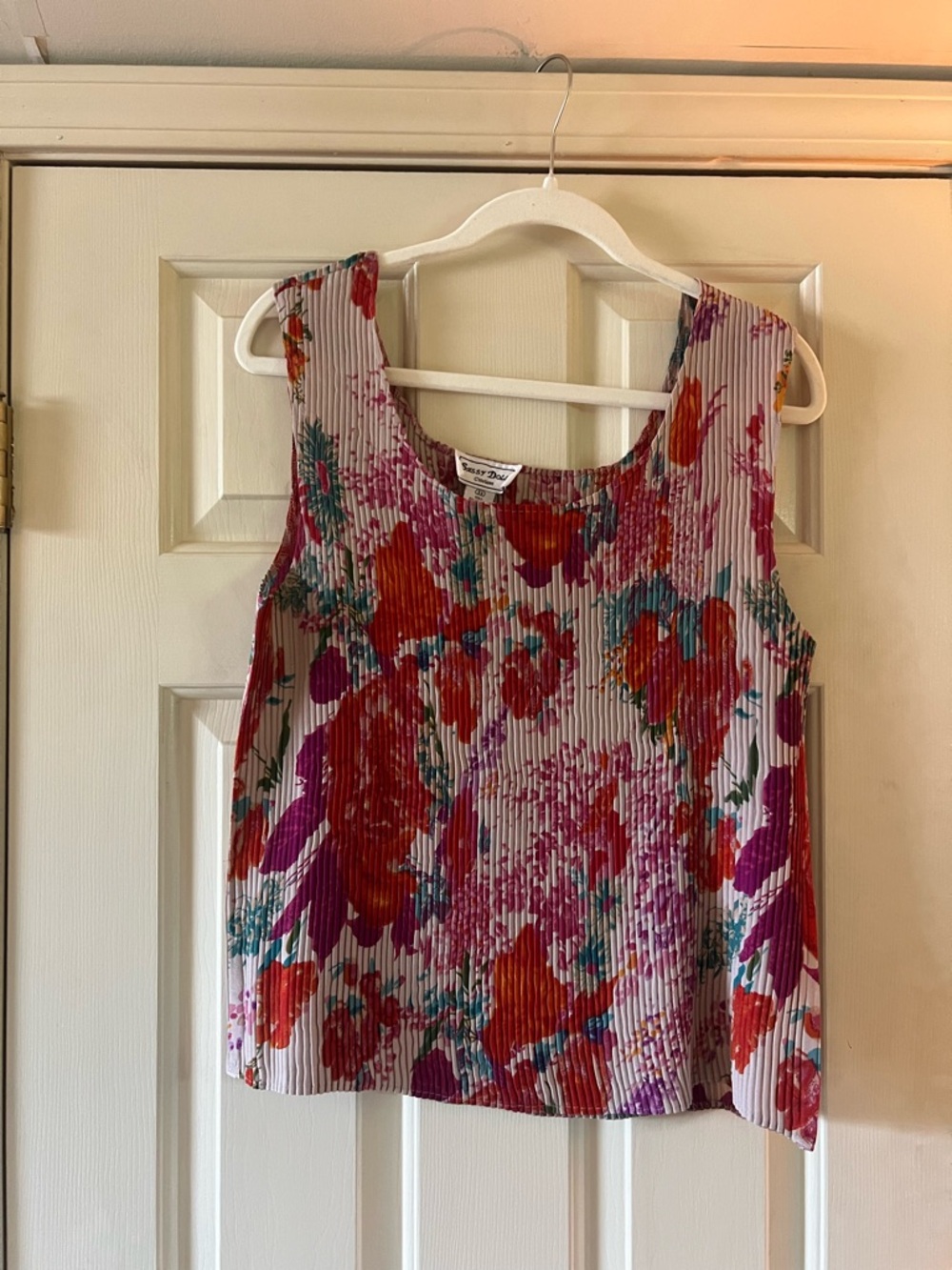 Sleeveless Floral Pleated Tank Top - Pink/Red